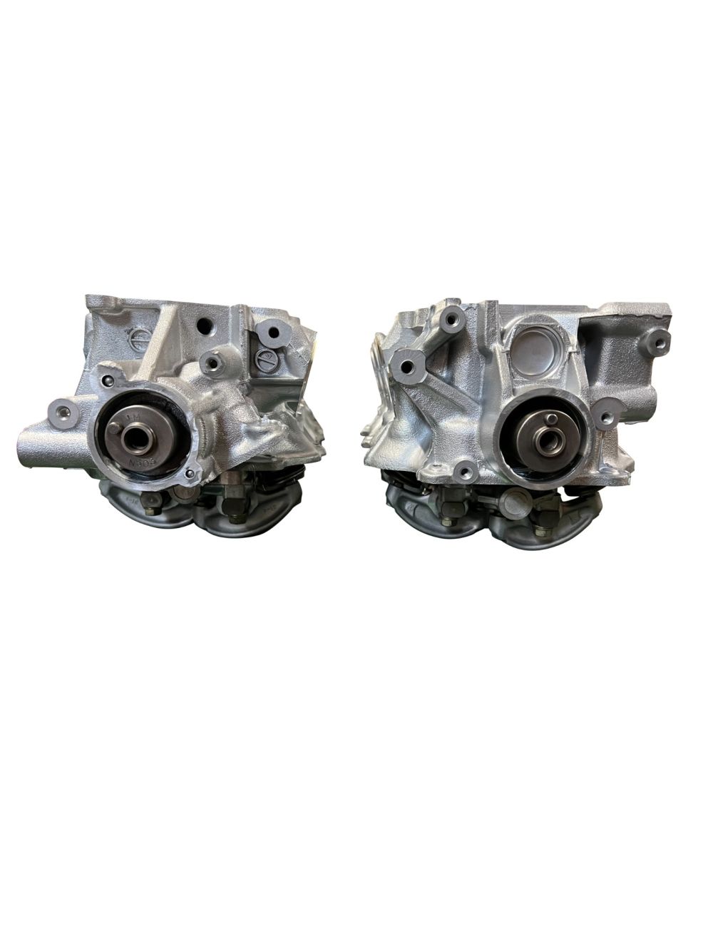 Nissan 3.3 SOHC Cylinder Head Pair V6 Casting #: OWO